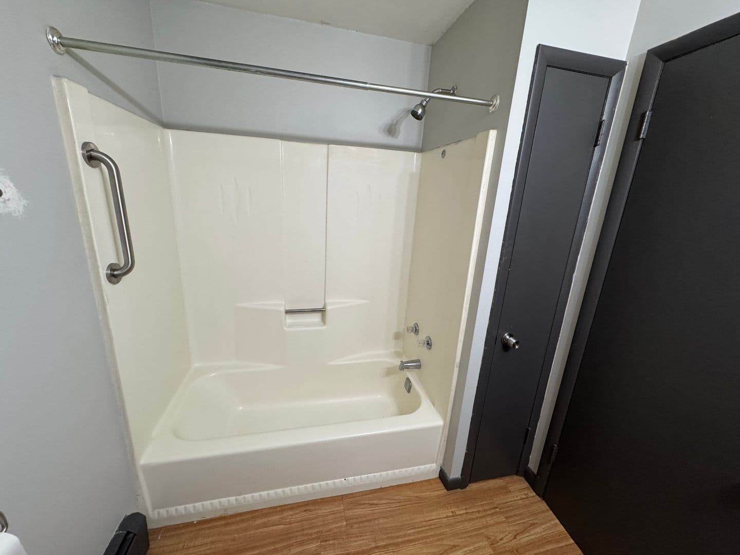 Conneaut Lake Apartment: 290-330 N Third St