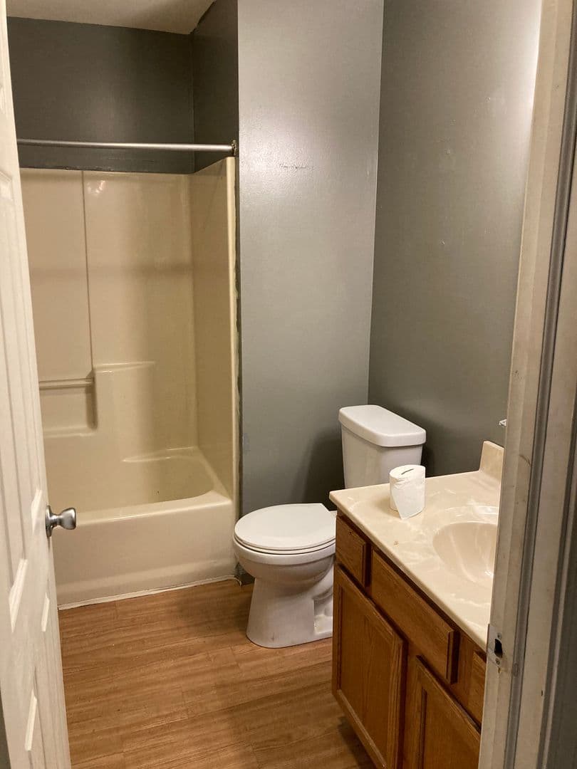 Sharpsville Apartment: 100 W Ridge Ave