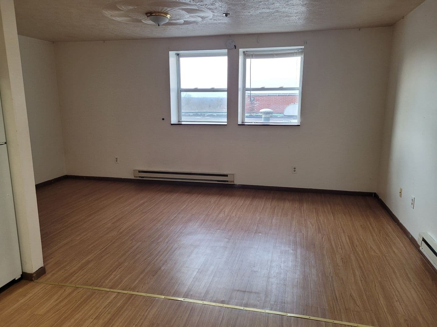Sharpsville Apartment: 100 W Ridge Ave