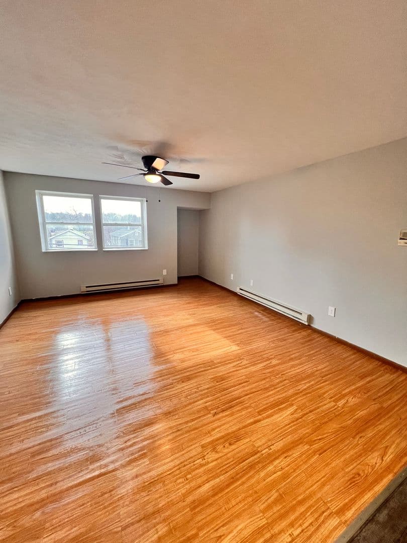 Sharpsville Apartment: 100 W Ridge Ave