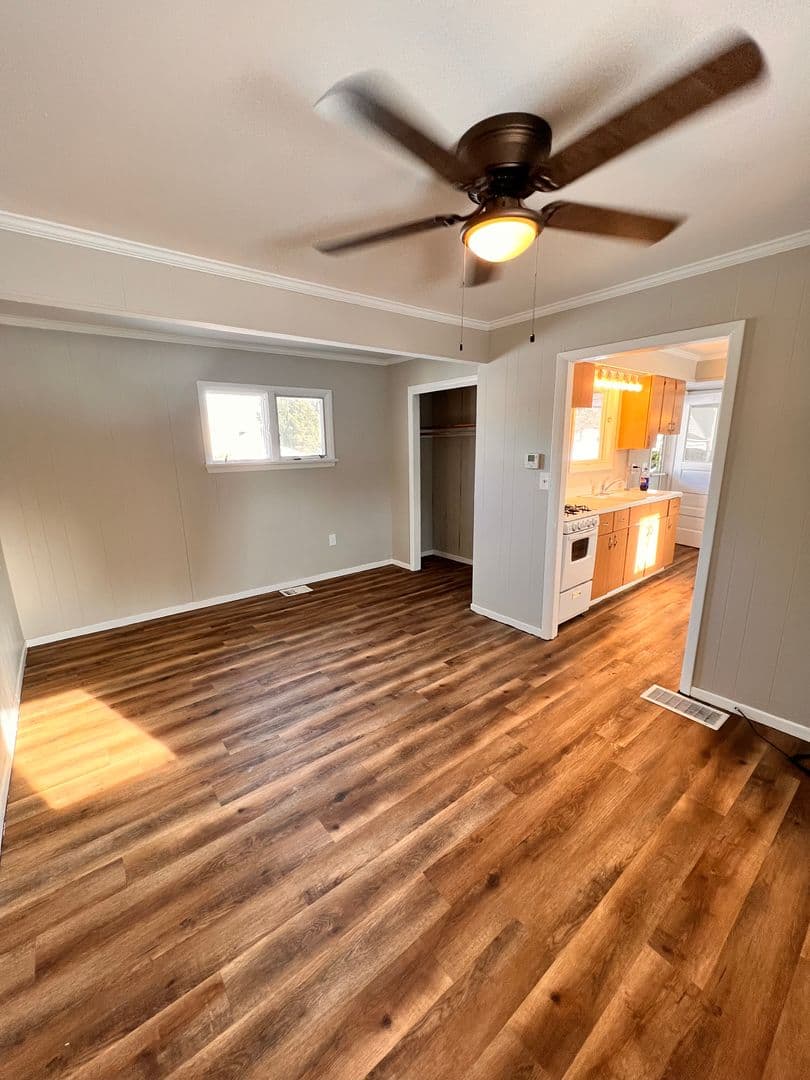 Erie Apartment: 914 Grant Ave