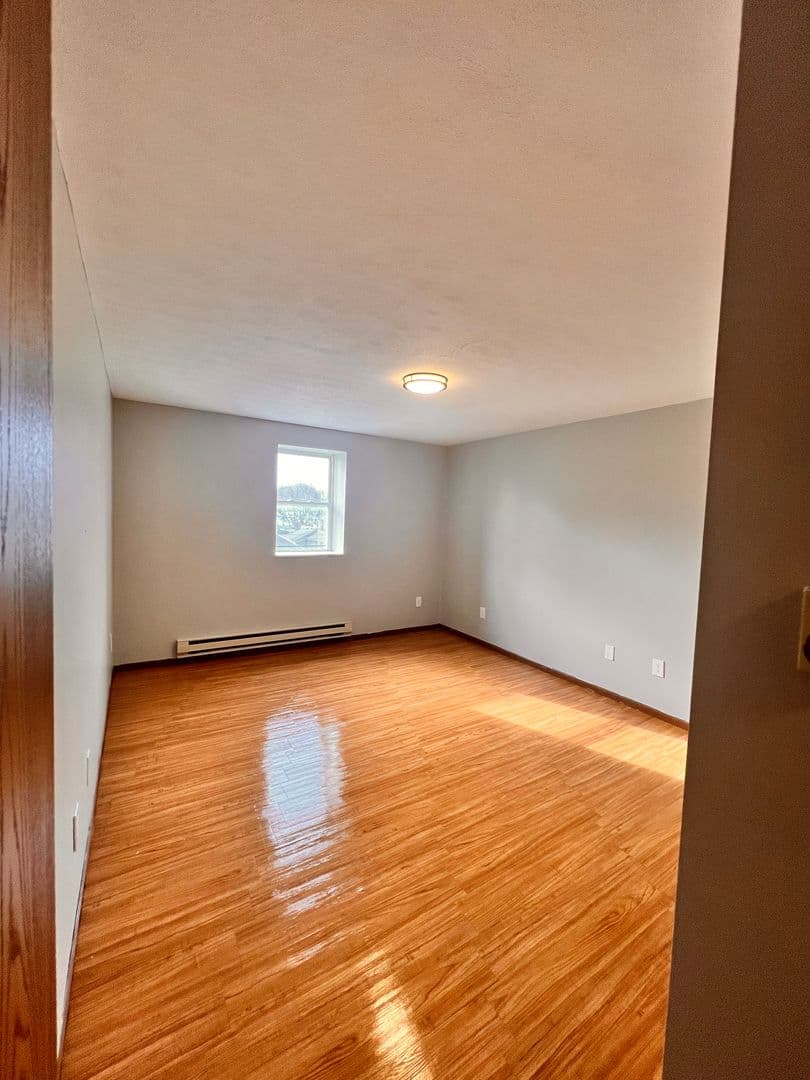 Sharpsville Apartment: 100 W Ridge Ave