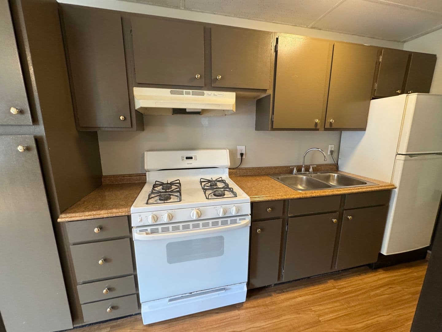Conneaut Lake Apartment: 290-330 N Third St