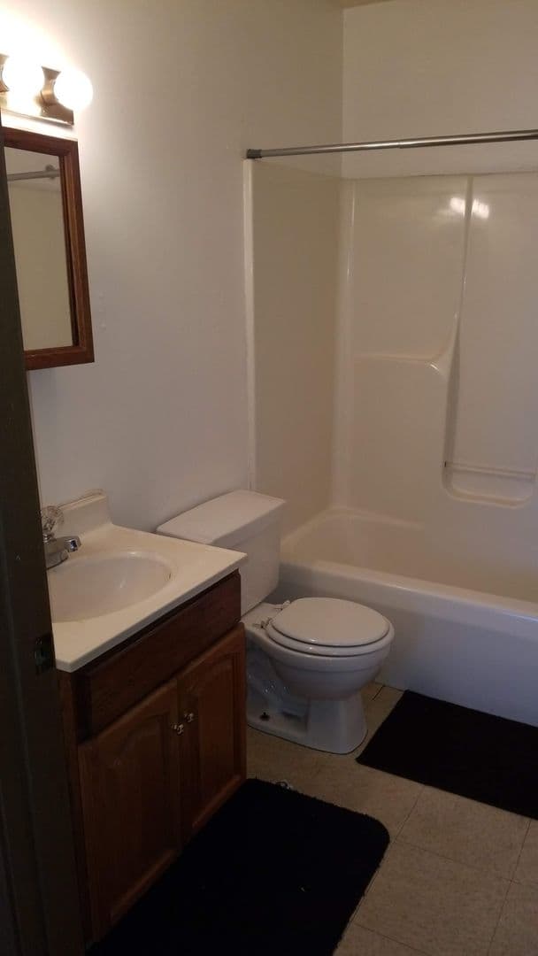 Sharpsville Apartment: 100 W Ridge Ave