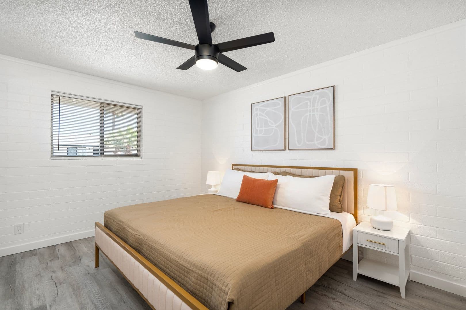 Phoenix Apartment: 2242 E. Pinchot Ave