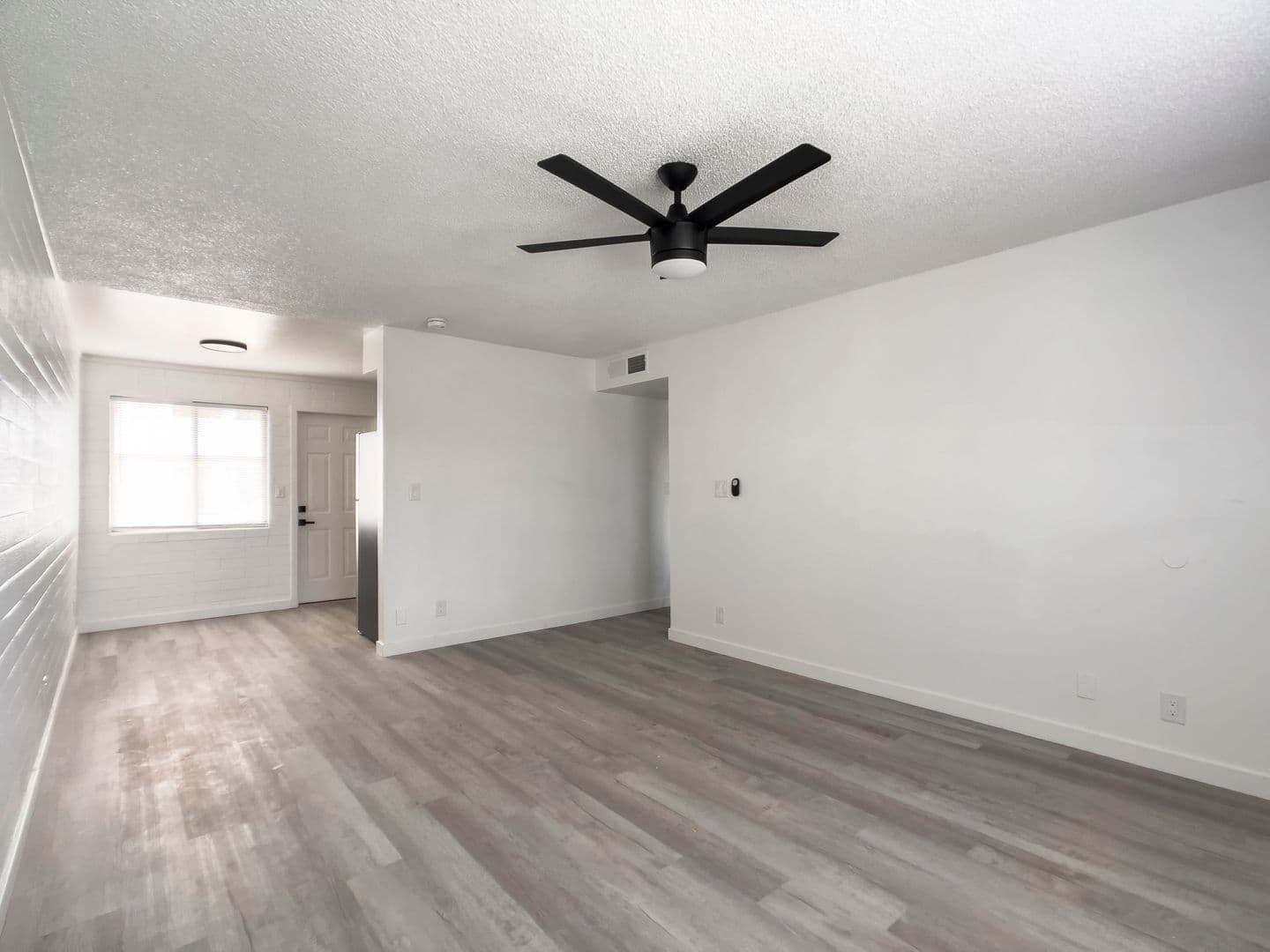Phoenix Apartment: 2242 E. Pinchot Ave