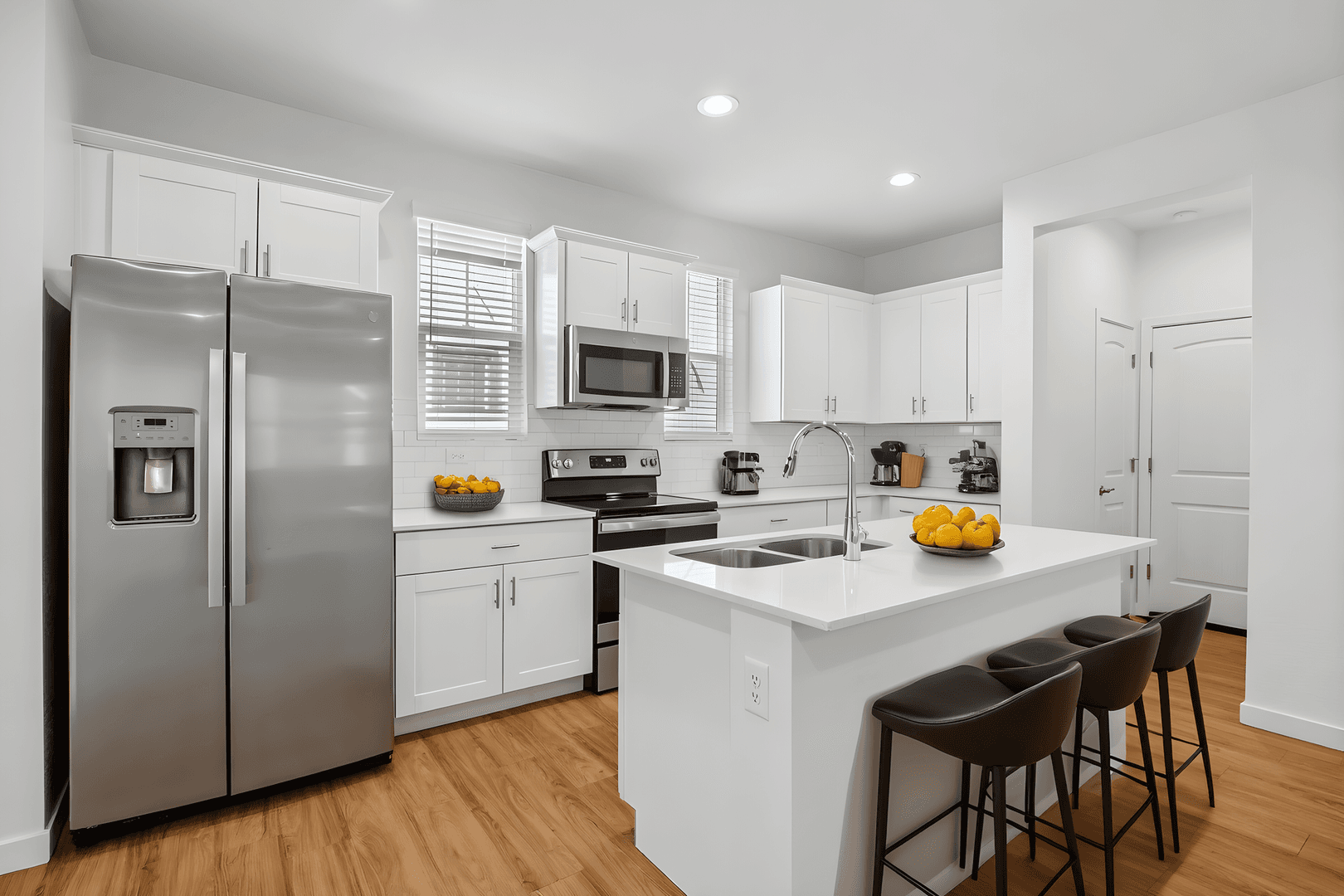 GLENDALE Apartment: 4314 W CHARTER OAK RD