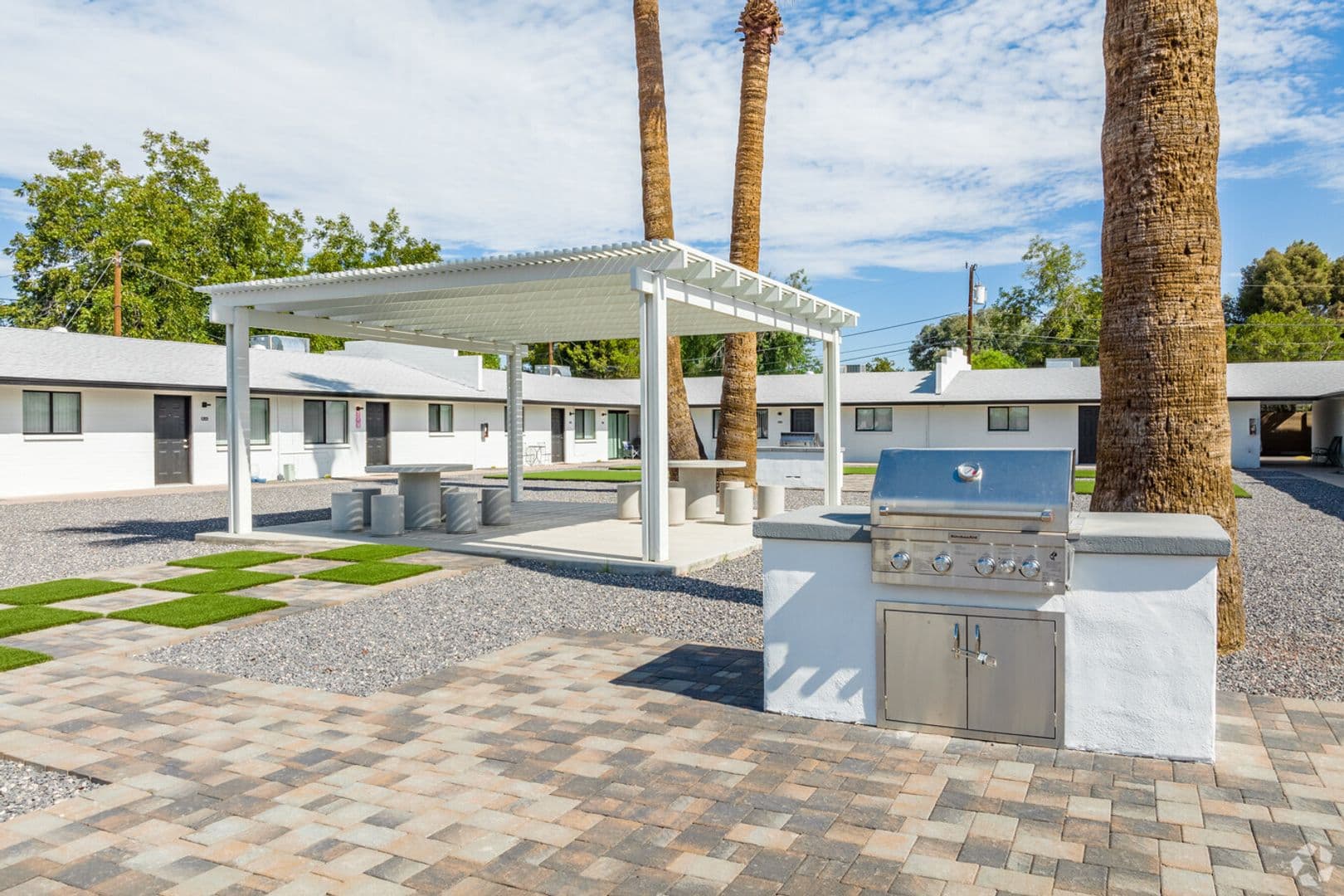 Phoenix Apartment: 2242 E. Pinchot Ave
