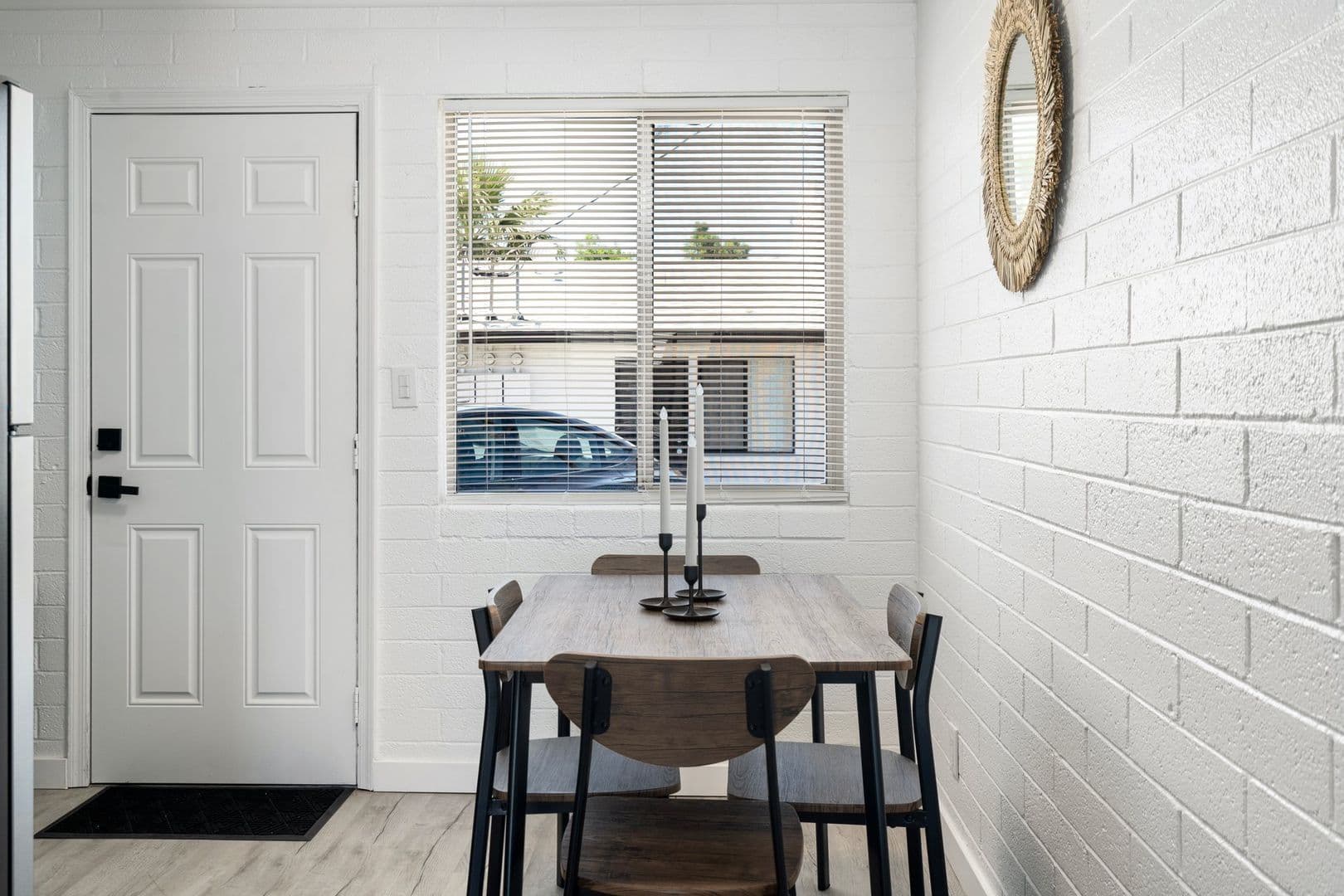 Phoenix Apartment: 2242 E. Pinchot Ave