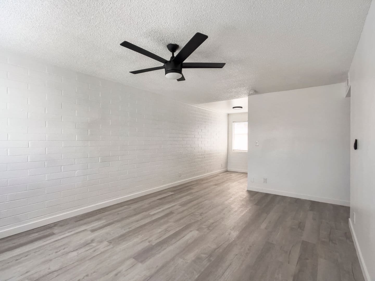 Phoenix Apartment: 2242 E. Pinchot Ave
