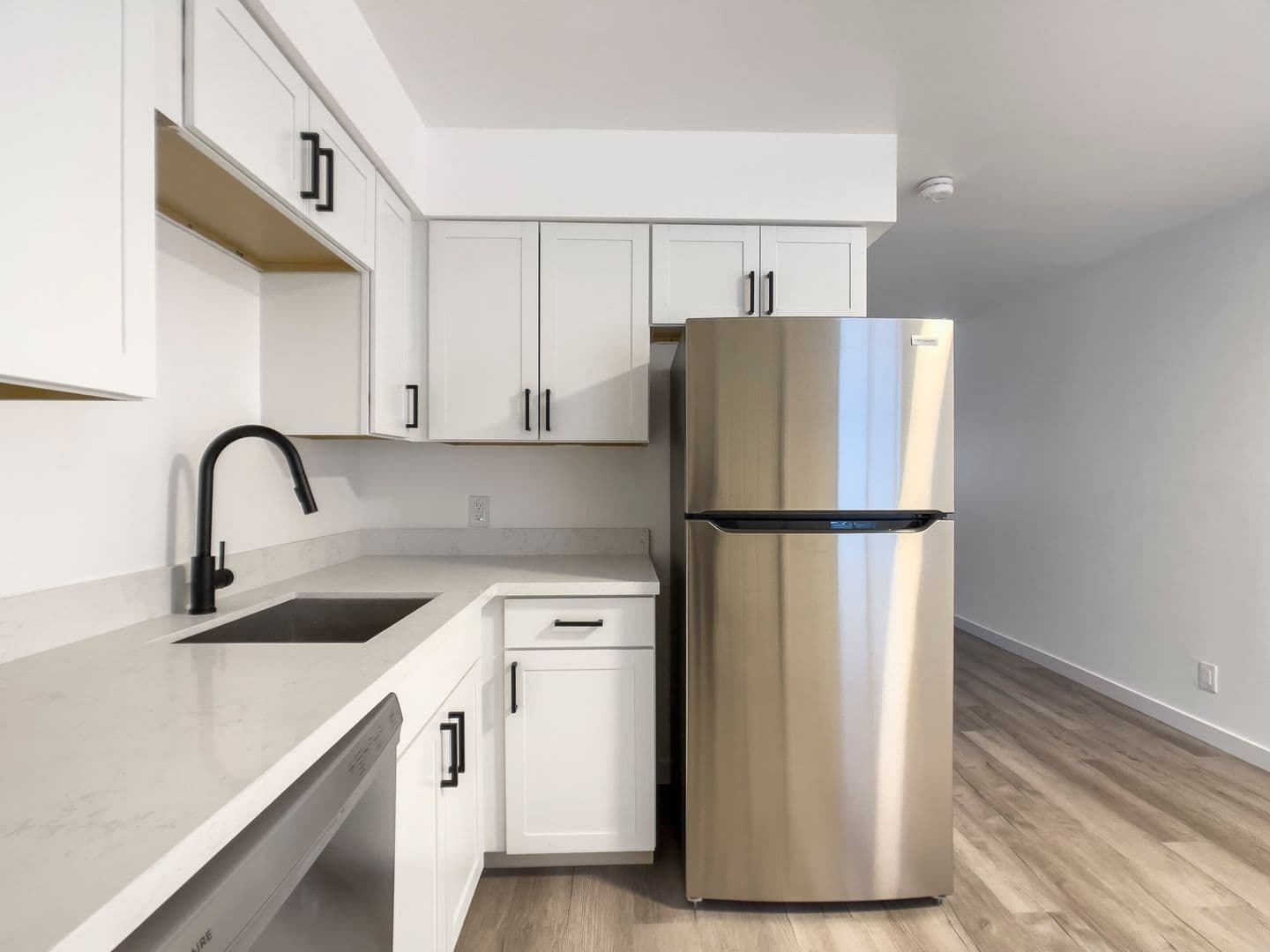 Phoenix Apartment: 2242 E. Pinchot Ave