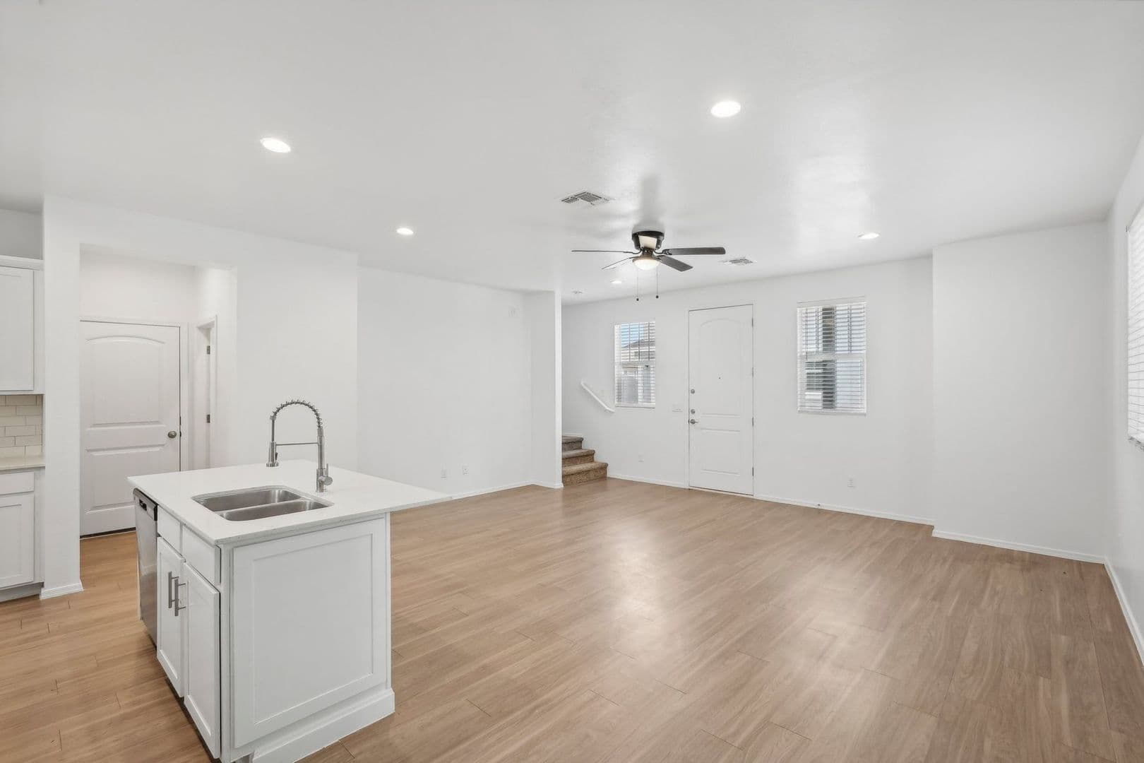GLENDALE Apartment: 4314 W CHARTER OAK RD