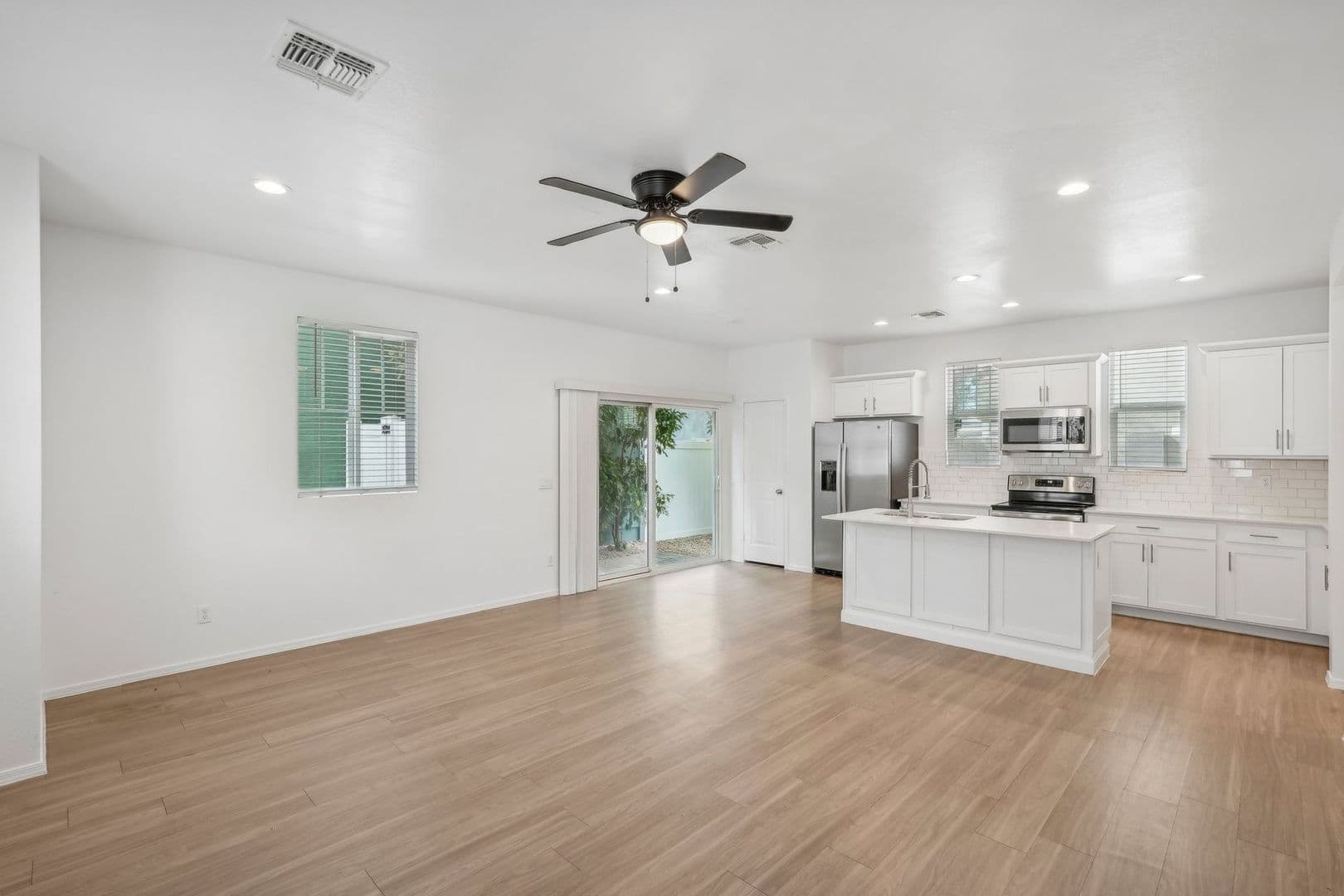 GLENDALE Apartment: 4314 W CHARTER OAK RD
