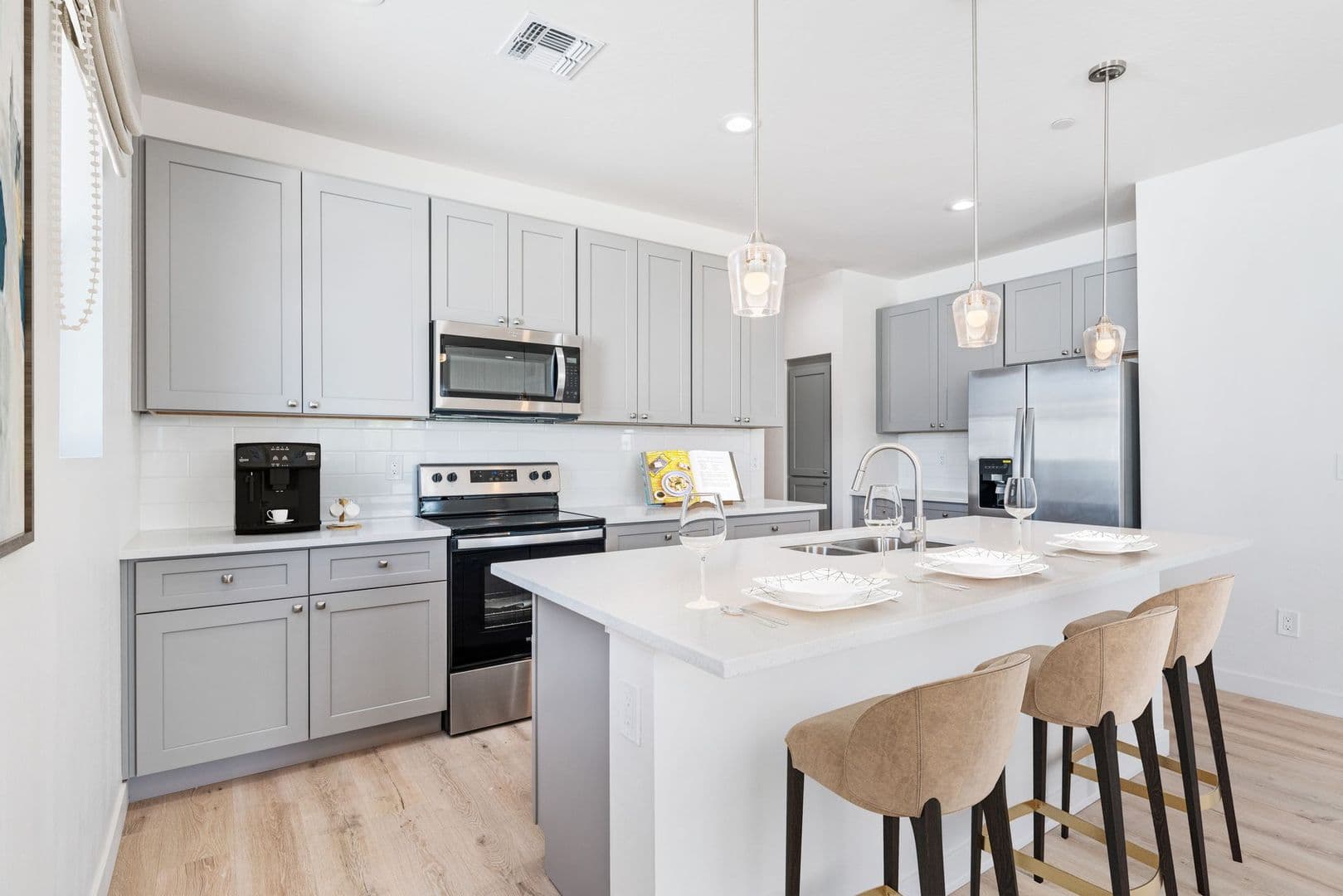Phoenix Apartment: 1500 N 35th St