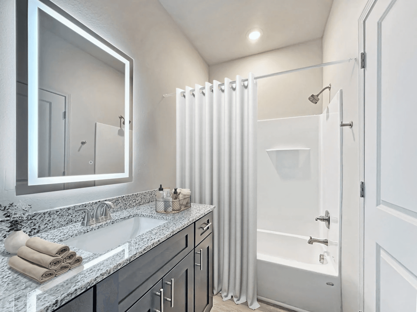 Warner Robins Apartment: 651 Osigian Blvd