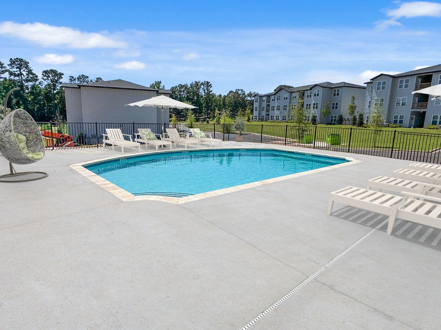 Warner Robins Apartment: 651 Osigian Blvd
