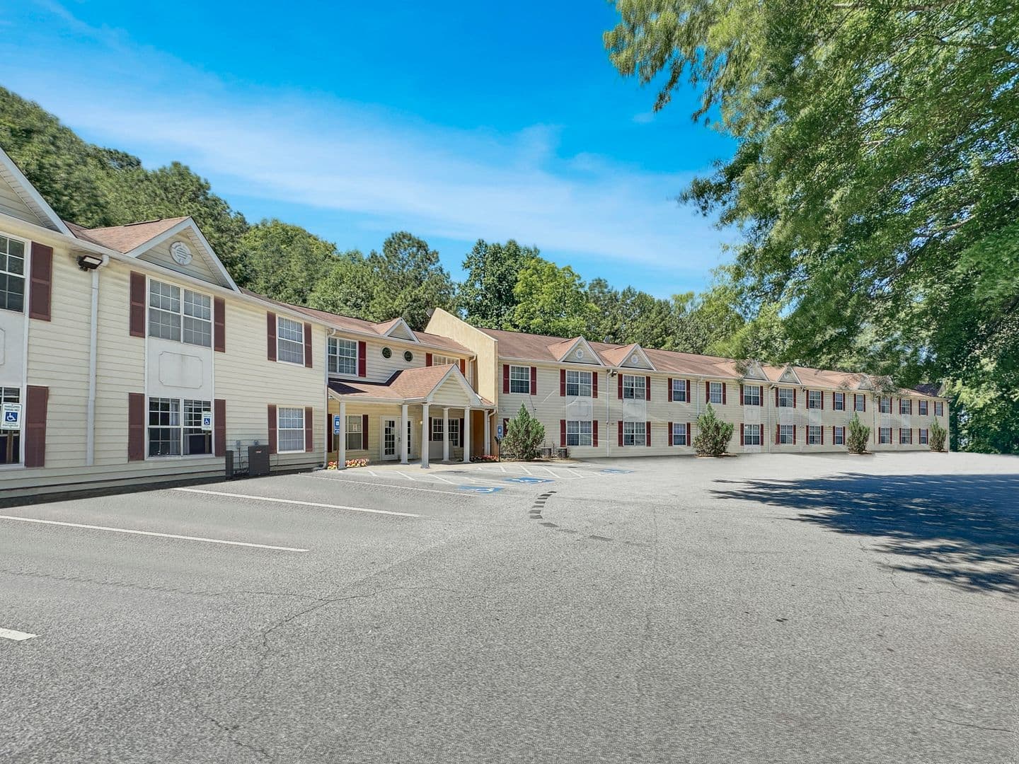 Clarkston Apartment: 790 N Indian Creek Dr