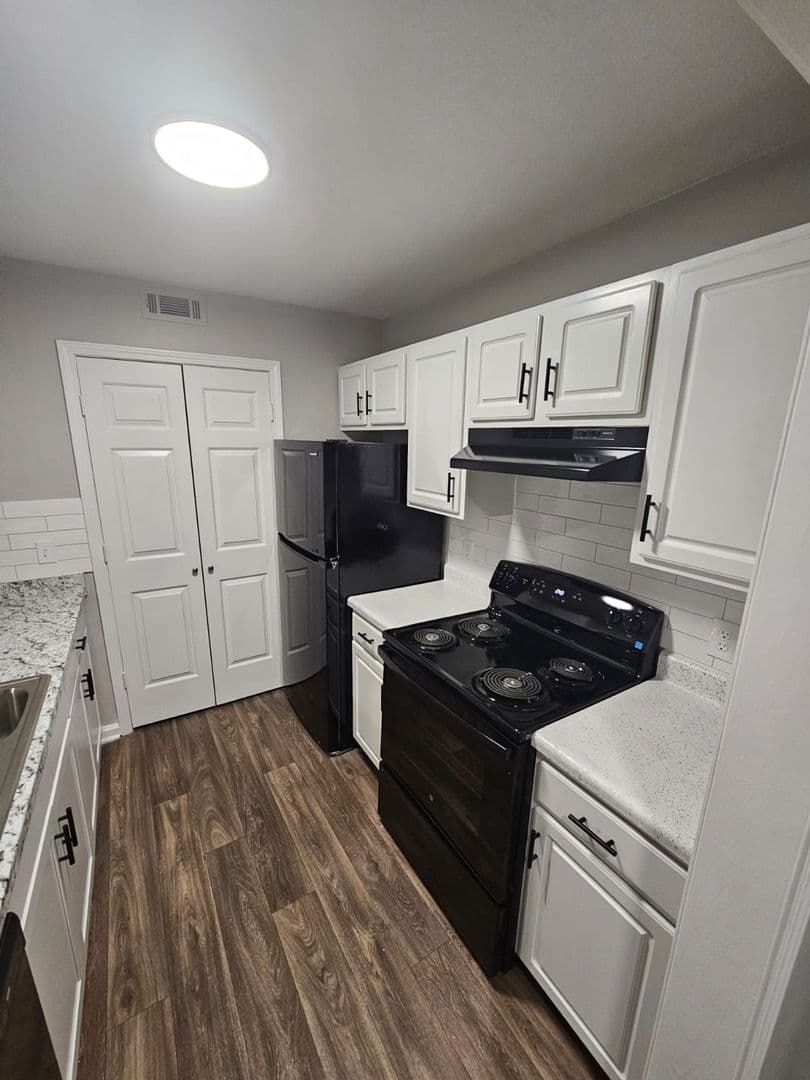 Clarkston Apartment: 790 N Indian Creek Dr