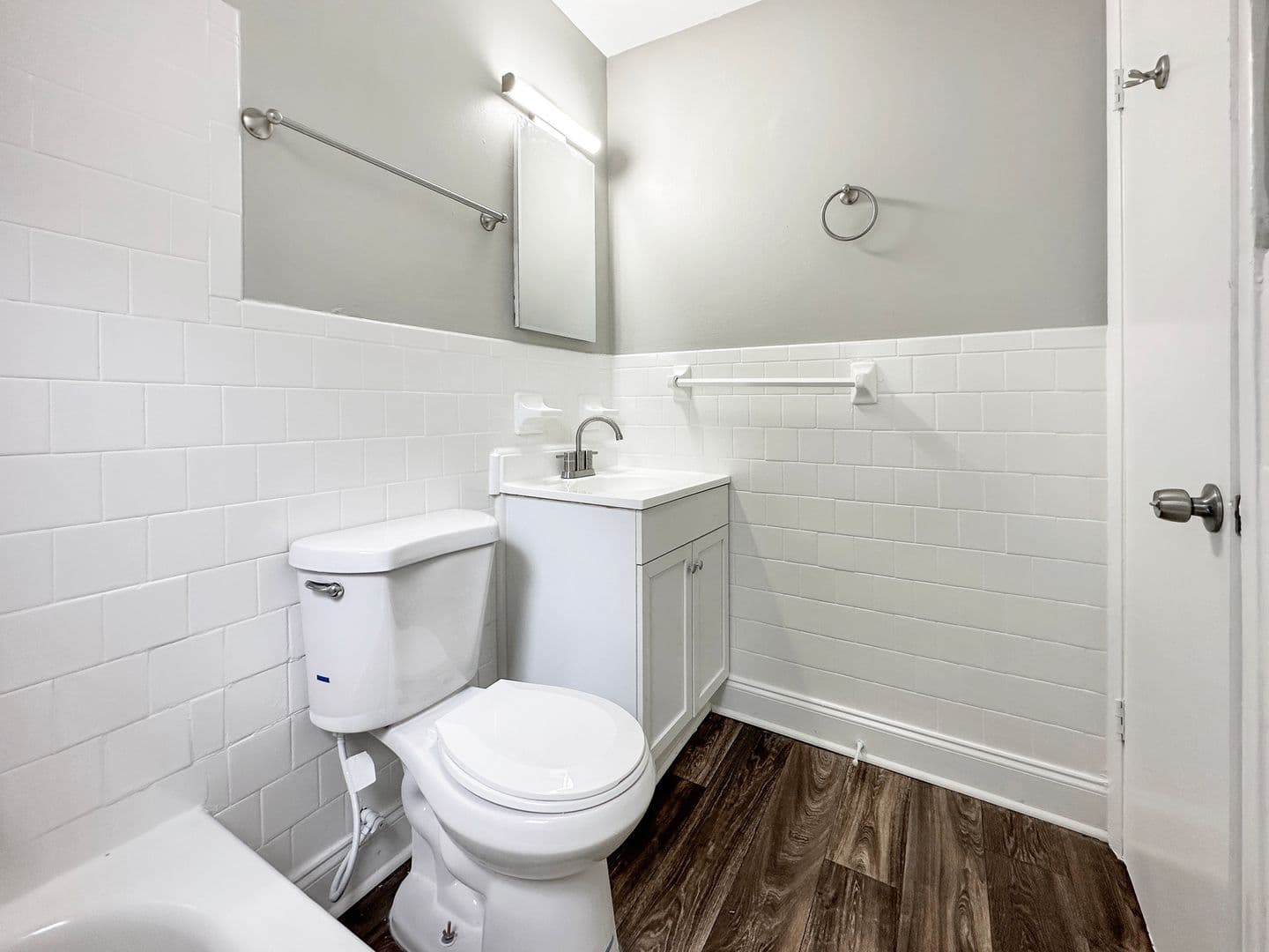 Riverdale Apartment: 363 Upper Riverdale Rd