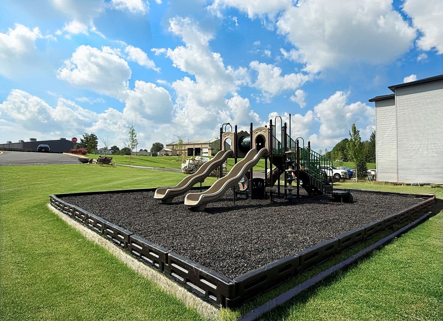Warner Robins Apartment: 651 Osigian Blvd