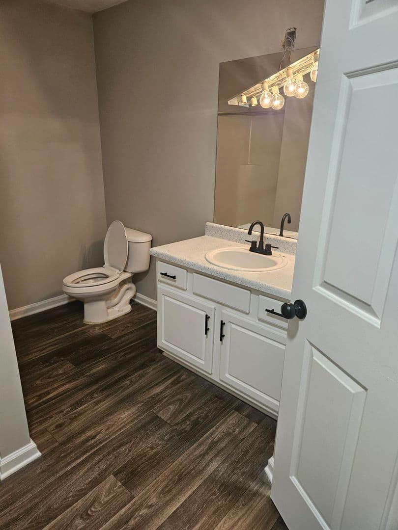 Clarkston Apartment: 790 N Indian Creek Dr