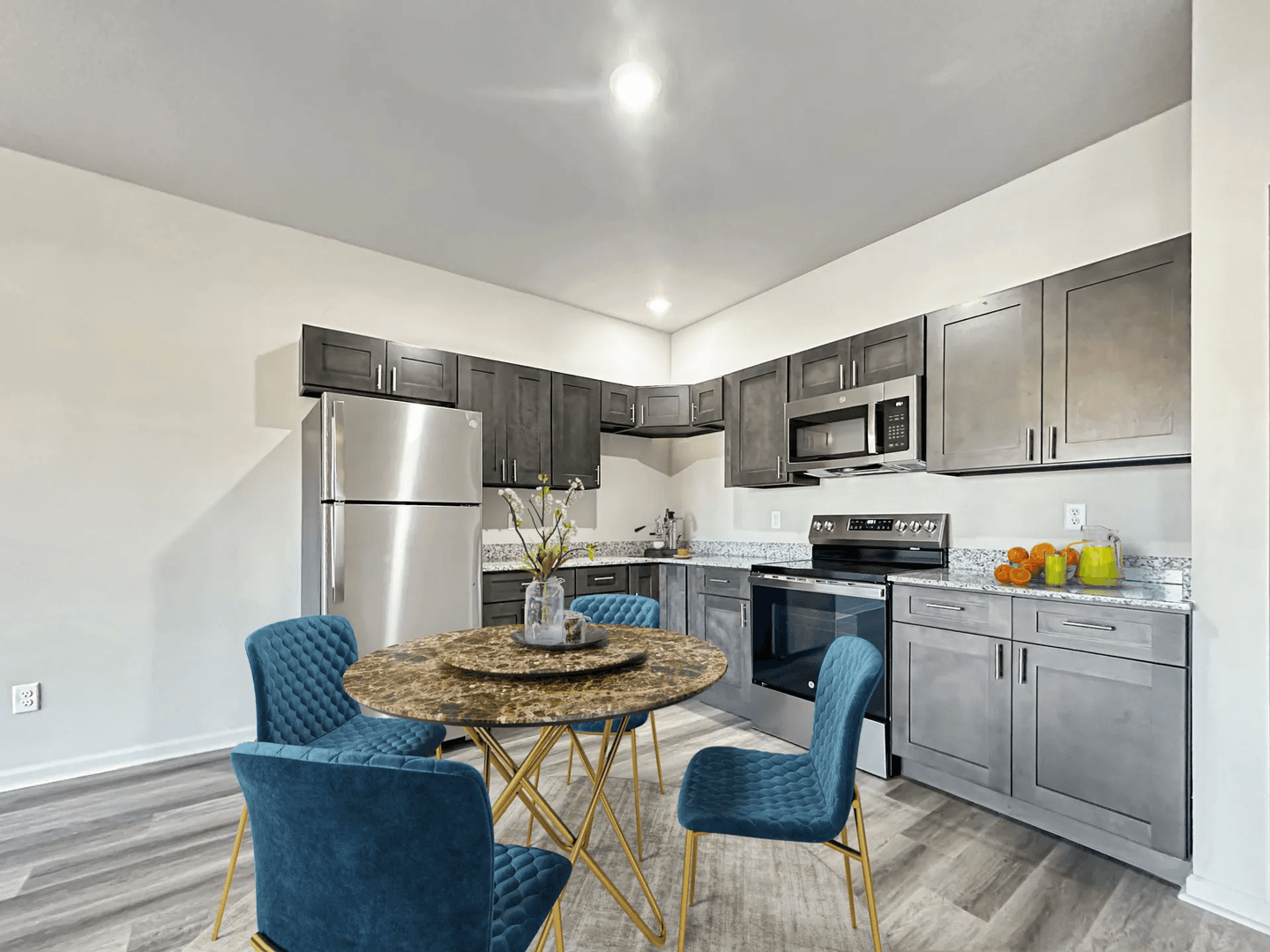 Warner Robins Apartment: 651 Osigian Blvd