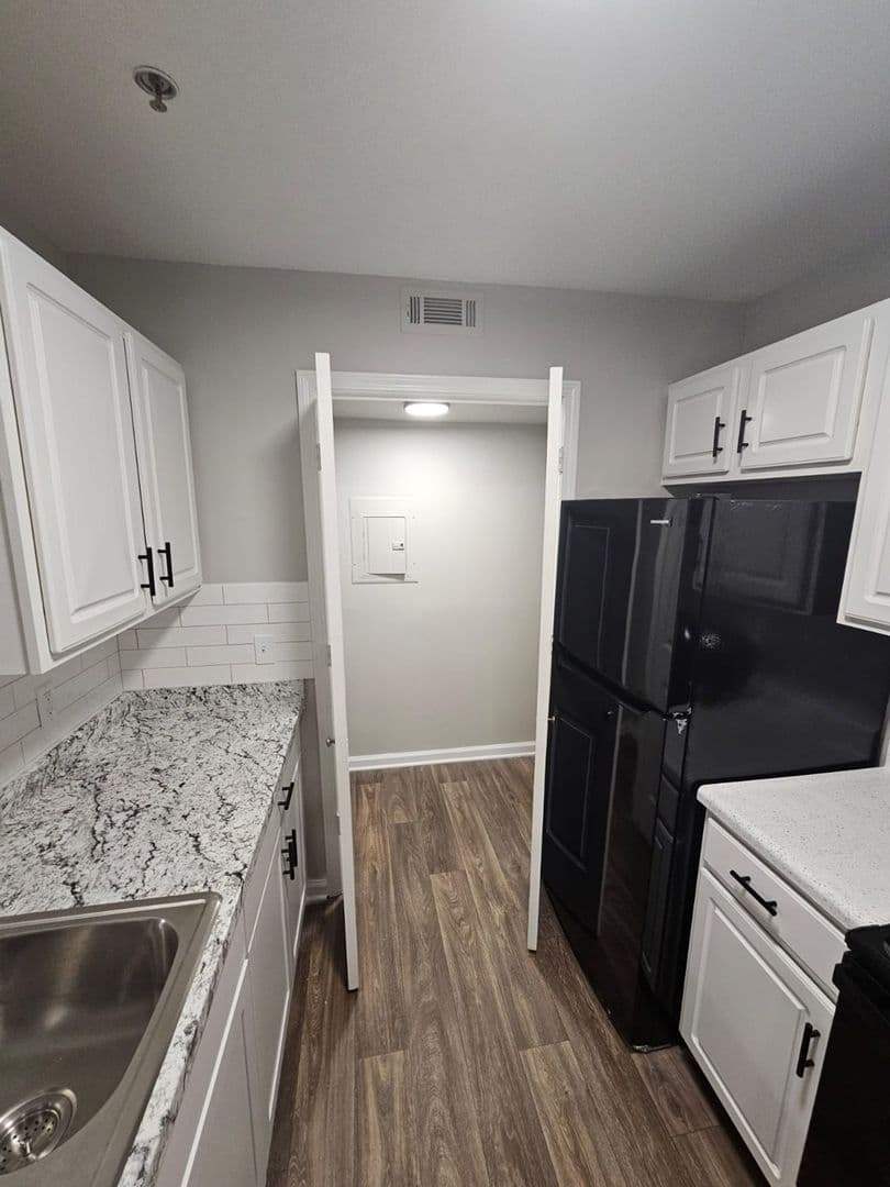 Clarkston Apartment: 790 N Indian Creek Dr
