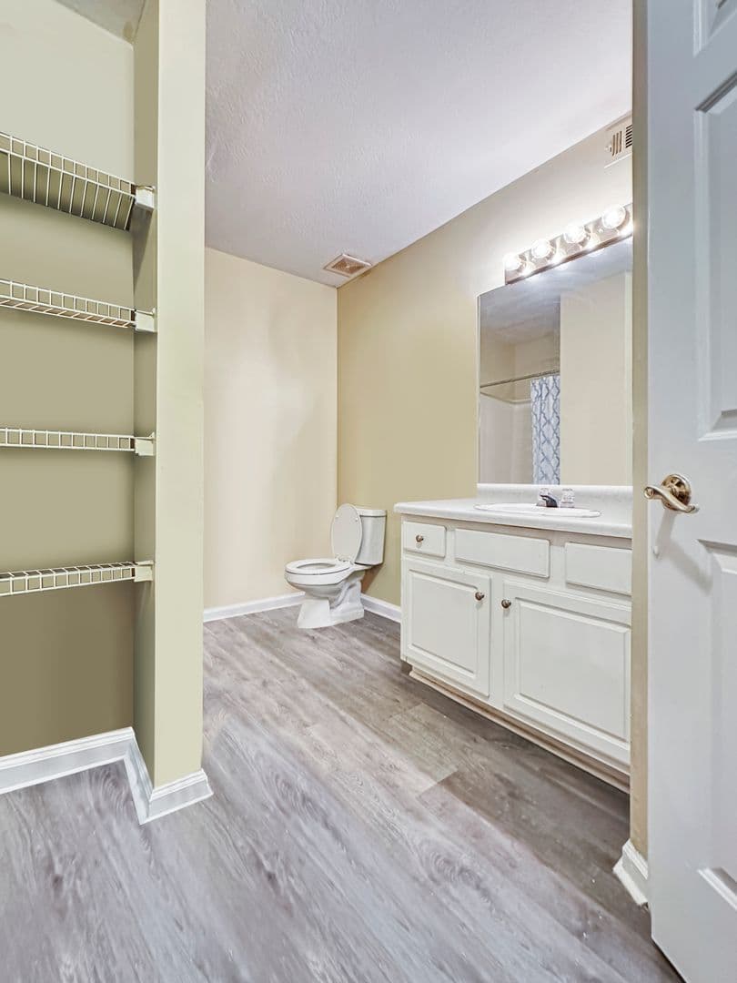 Clarkston Apartment: 790 N Indian Creek Dr