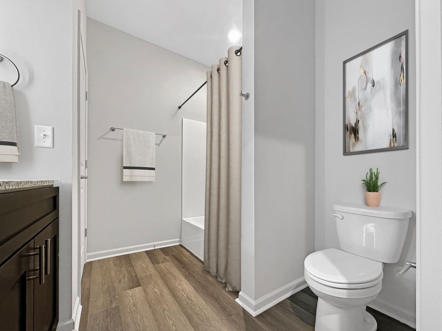 Warner Robins Apartment: 651 Osigian Blvd