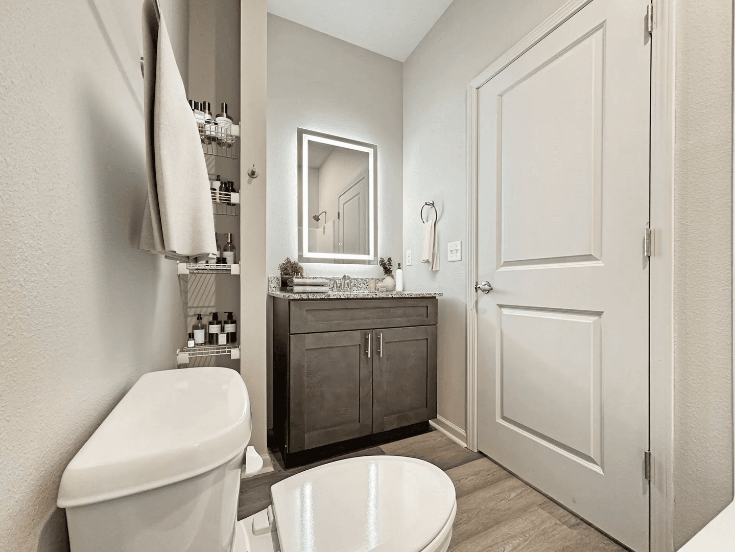 Warner Robins Apartment: 651 Osigian Blvd