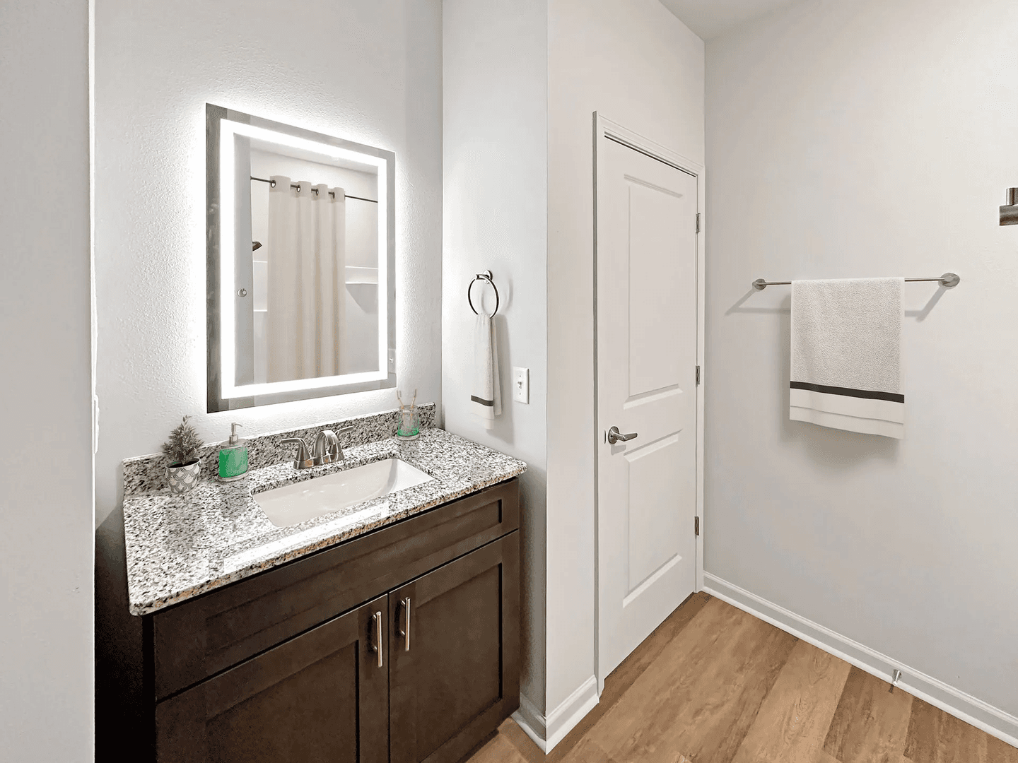 Warner Robins Apartment: 651 Osigian Blvd
