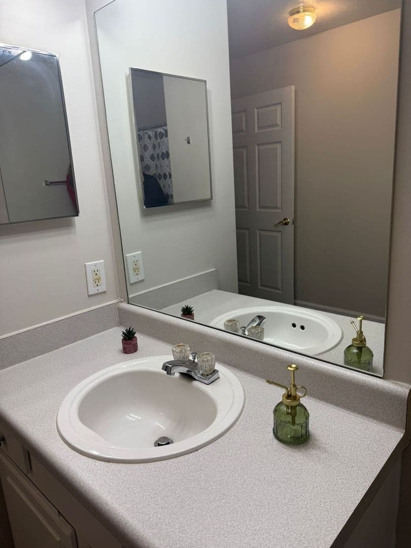 Clarkston Apartment: 790 N Indian Creek Dr