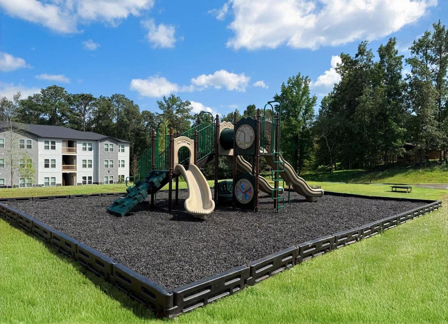 Warner Robins Apartment: 651 Osigian Blvd