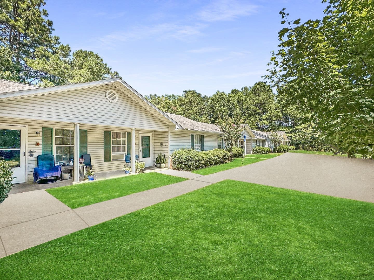 Carrollton Apartment: 300 Bledsoe Street