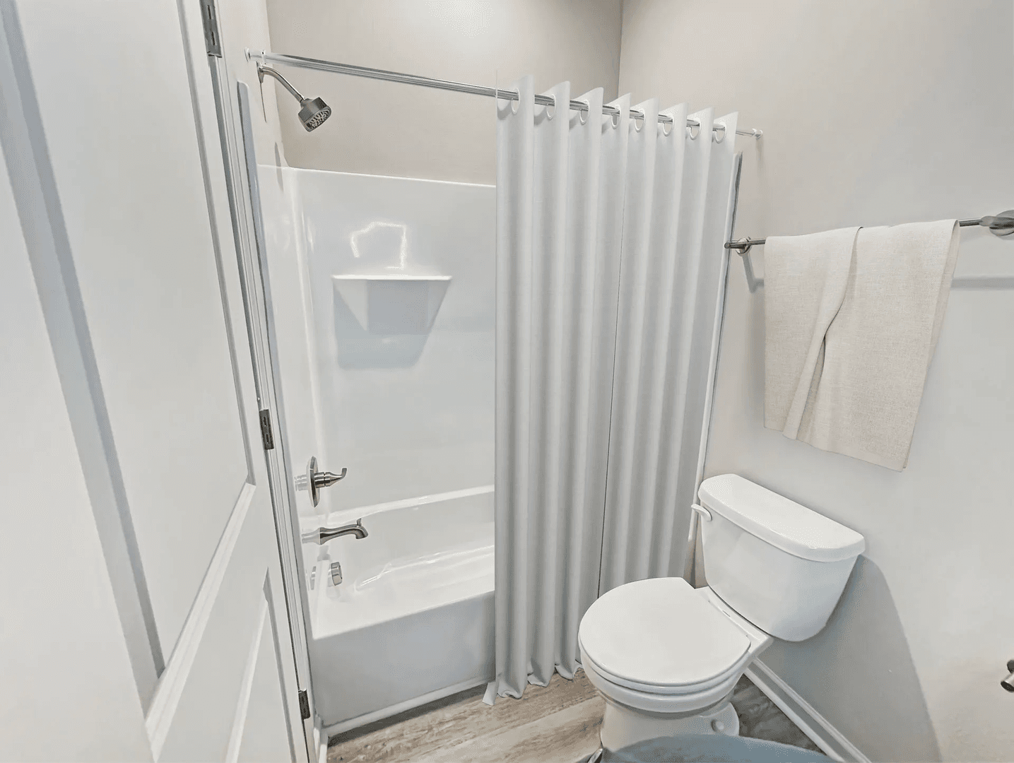Warner Robins Apartment: 651 Osigian Blvd