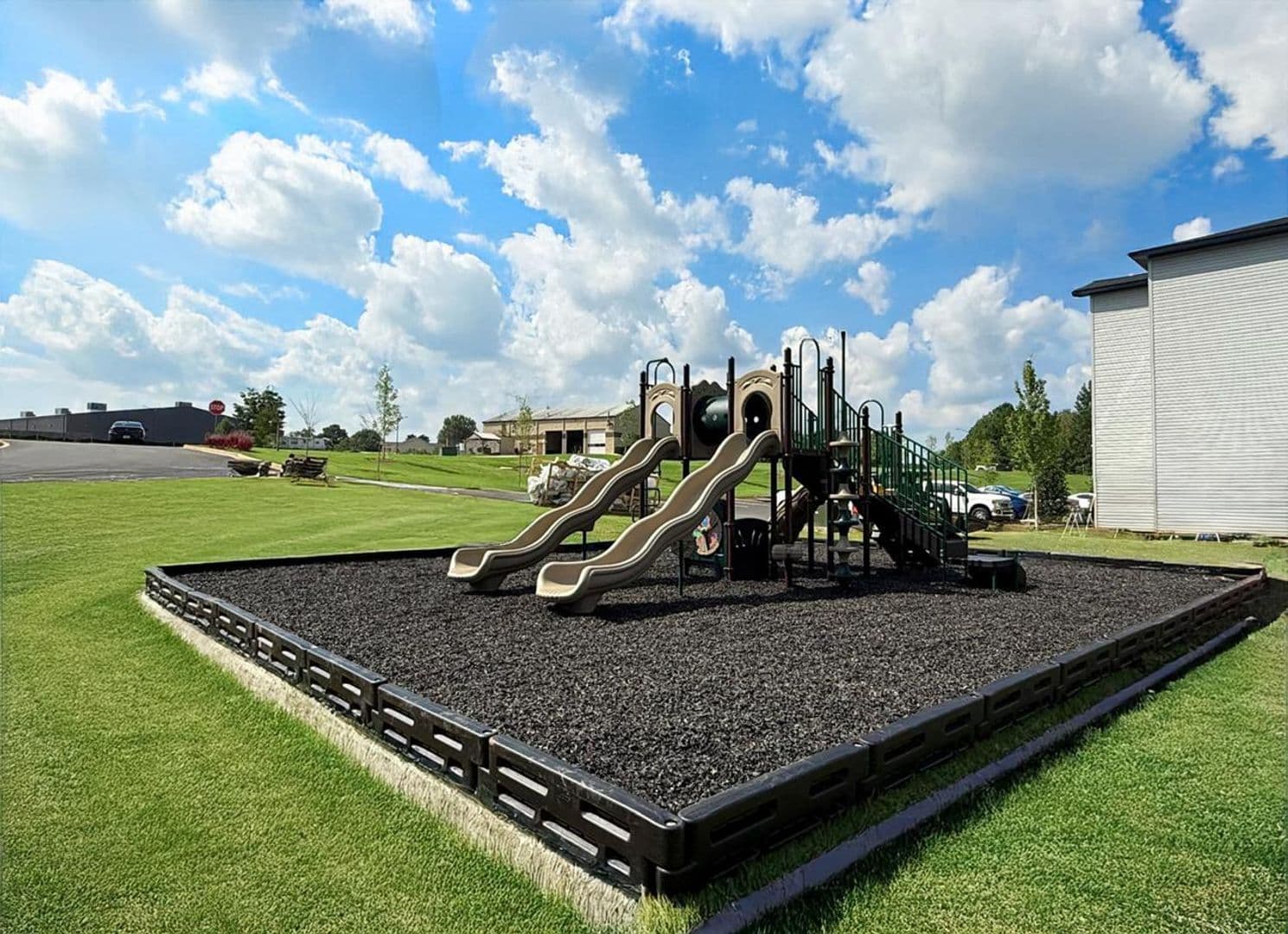 Warner Robins Apartment: 651 Osigian Blvd