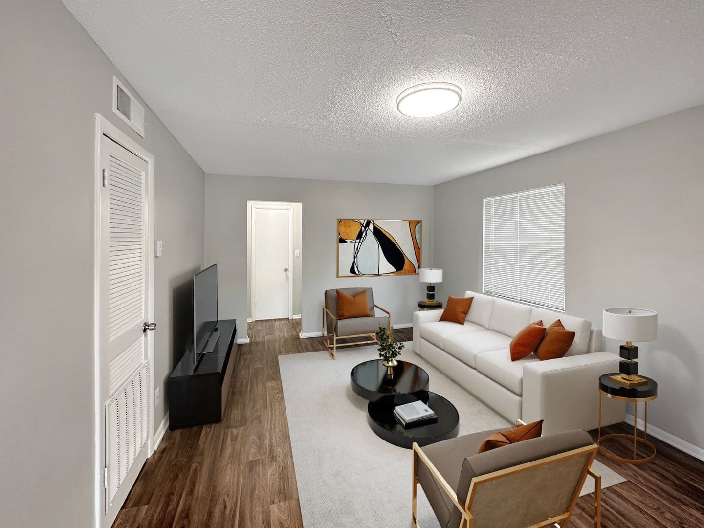 Riverdale Apartment: 363 Upper Riverdale Rd