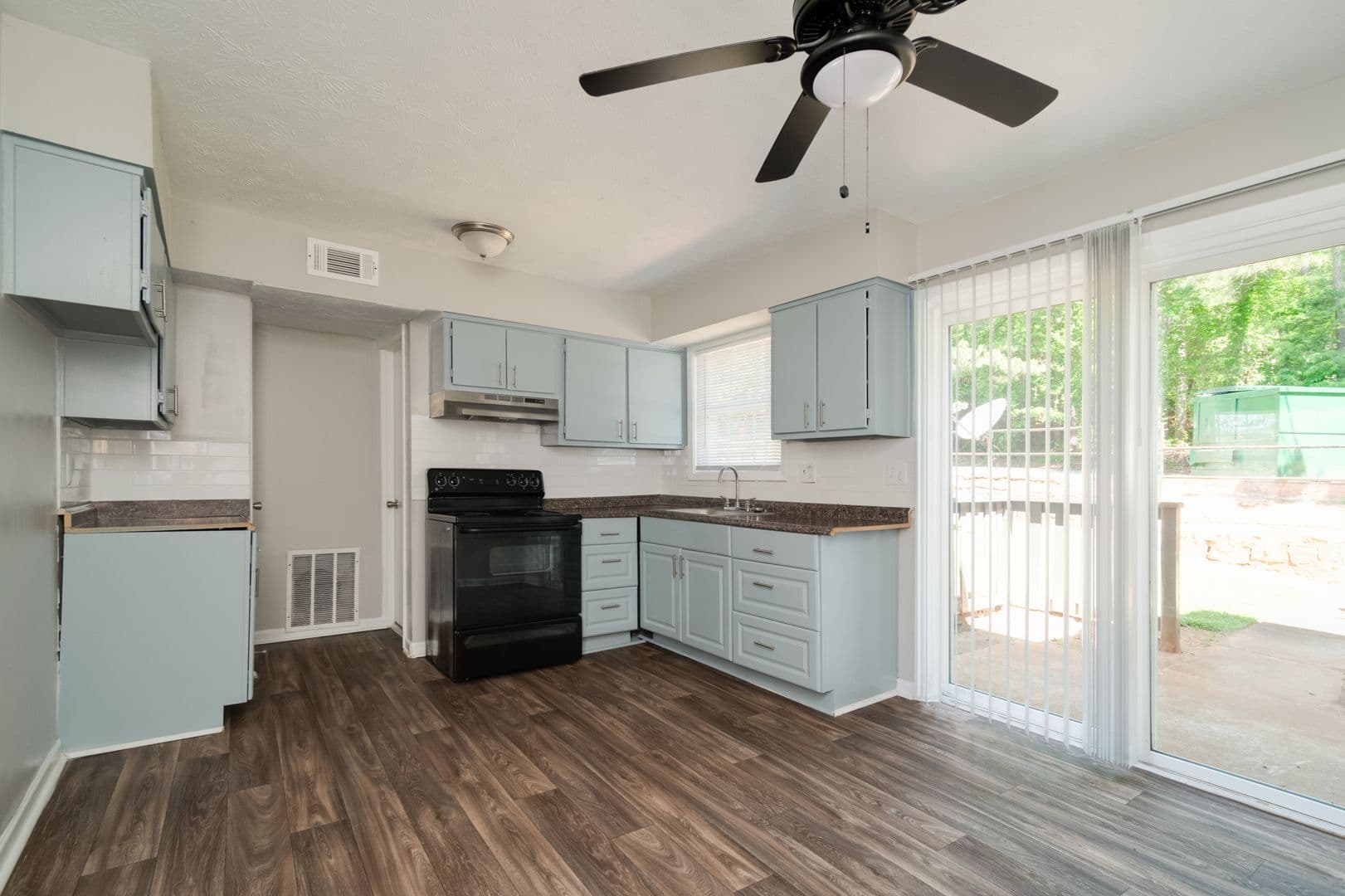 Austell Townhome: 420 Shenandoah Trail