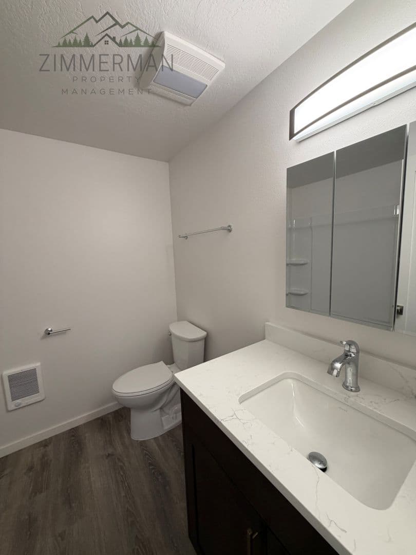 Springfield Apartment: 147 C Street