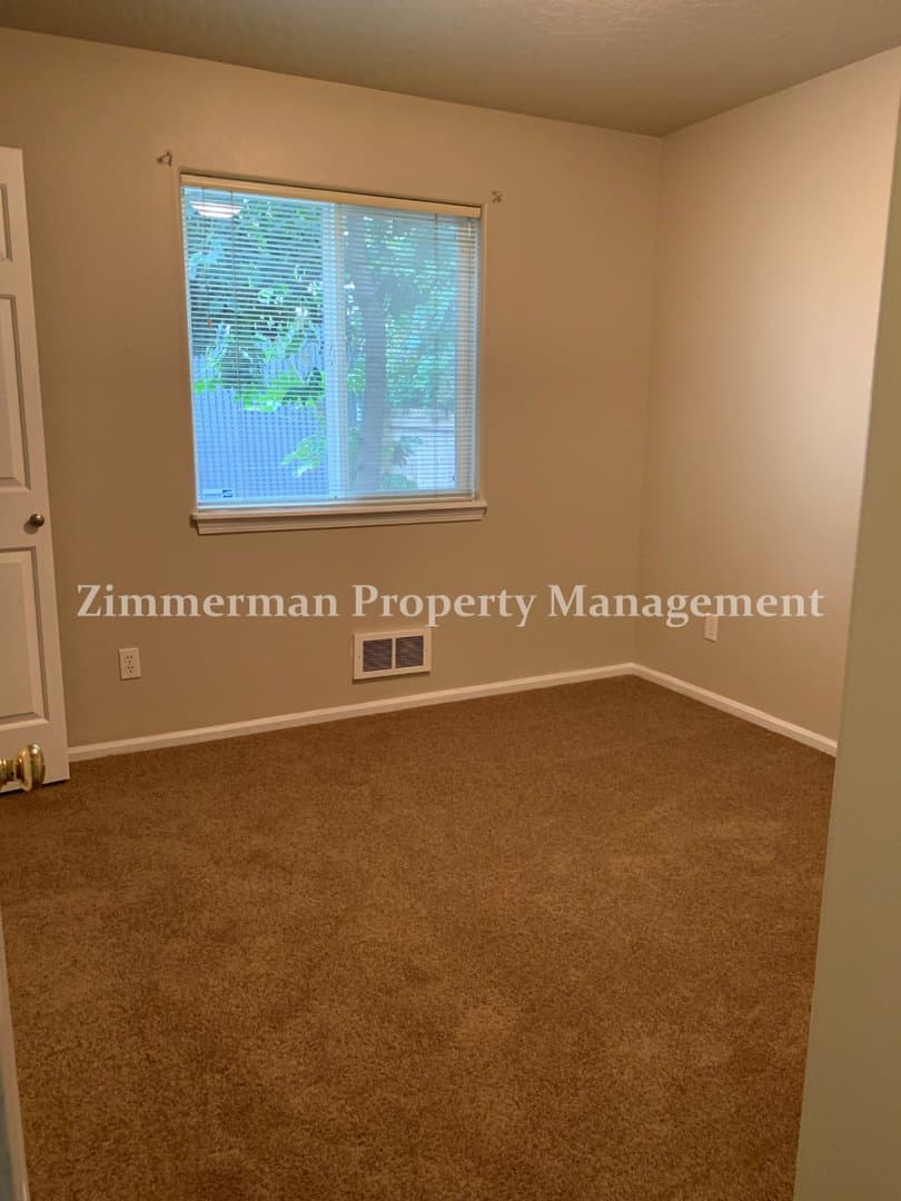 Eugene House: 1757 Oak Patch Road