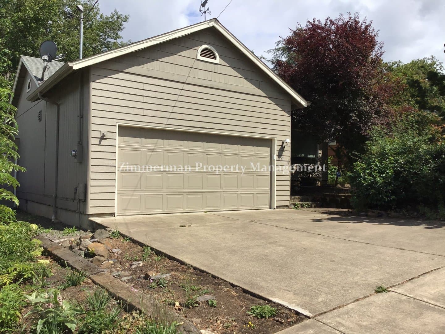 Eugene House: 1757 Oak Patch Road