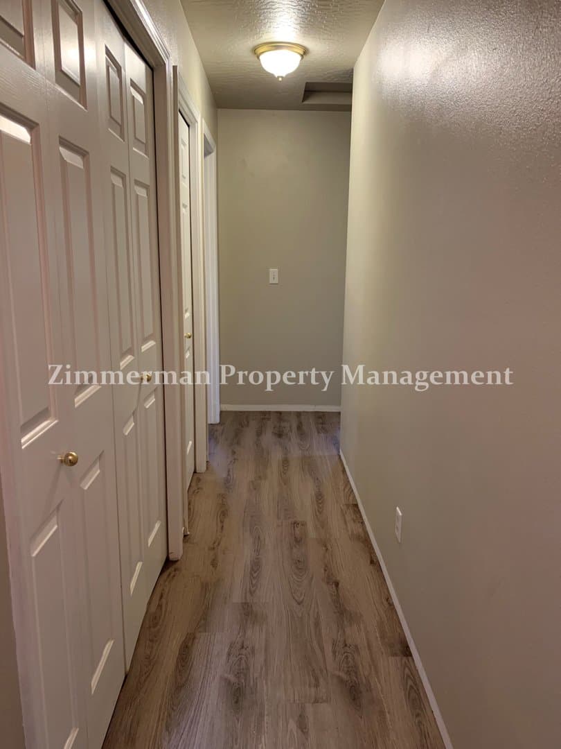 Eugene House: 1757 Oak Patch Road