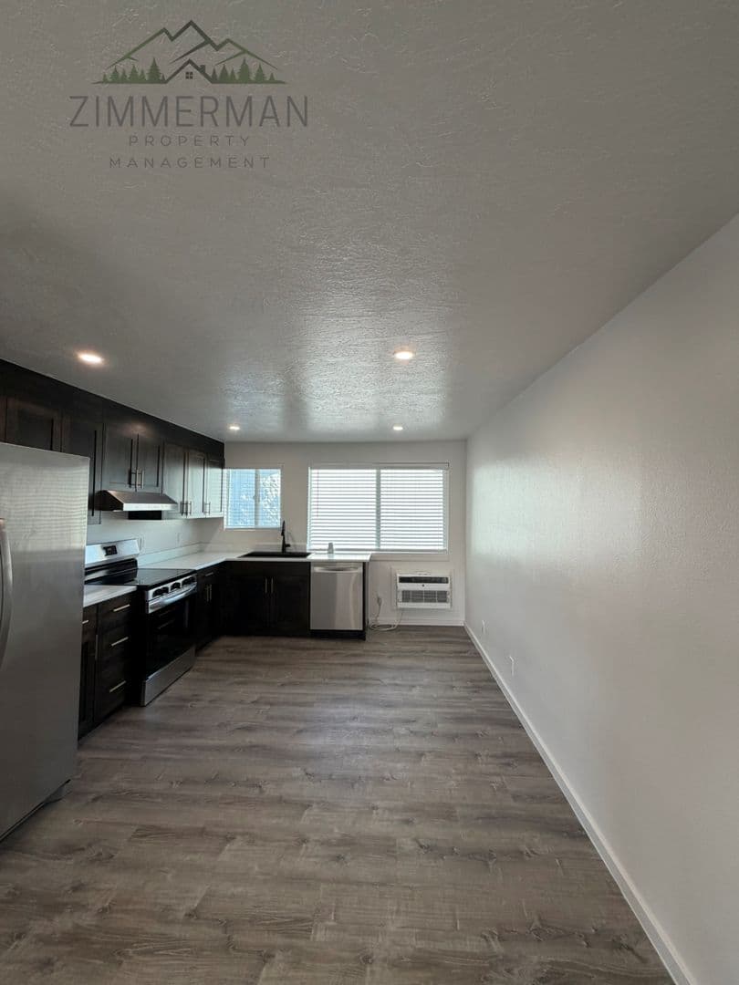 Springfield Apartment: 147 C Street
