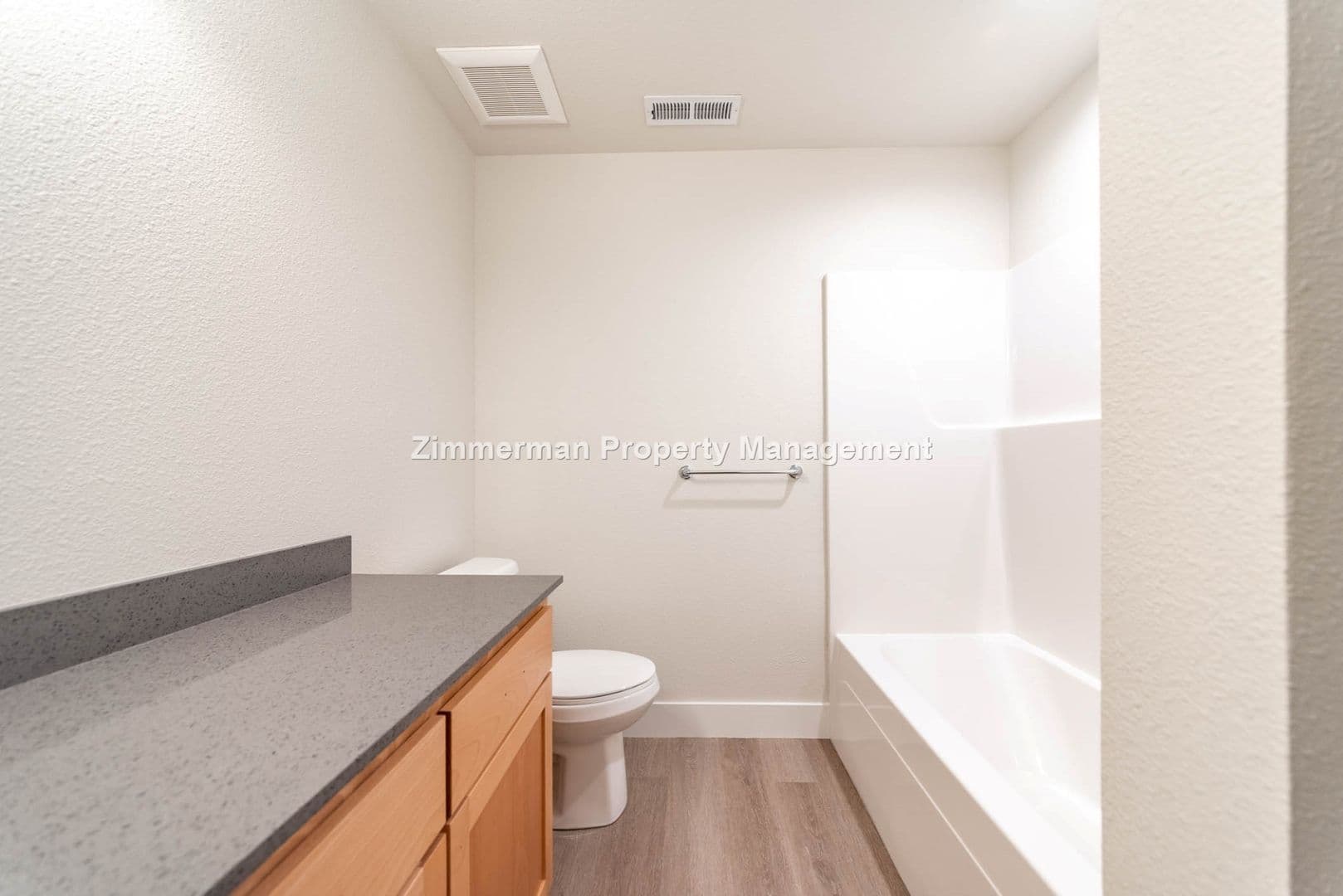 Eugene Apartment: 2608-2610 Ross Lane