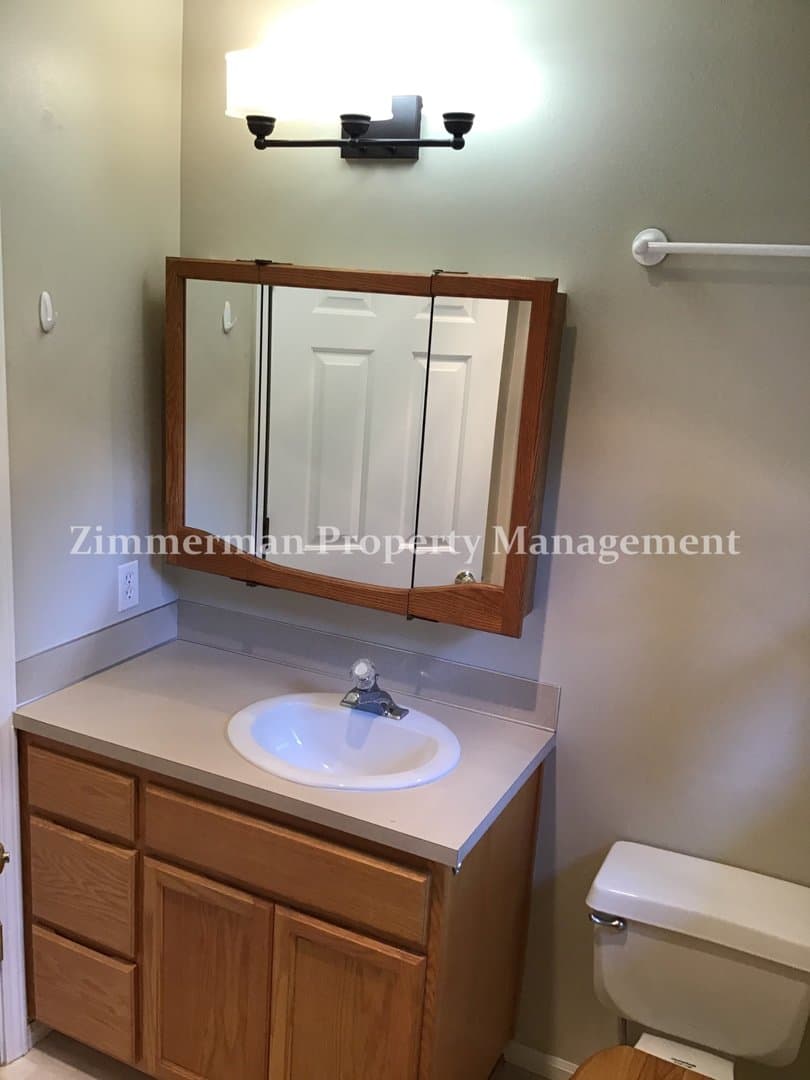 Eugene House: 1757 Oak Patch Road