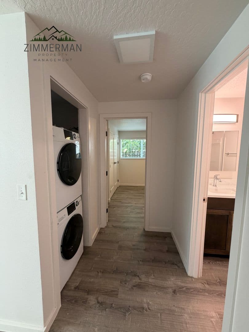 Springfield Apartment: 147 C Street