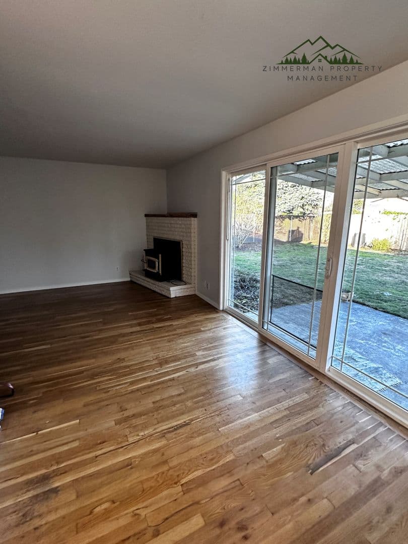Springfield House: 1139 Custom Way