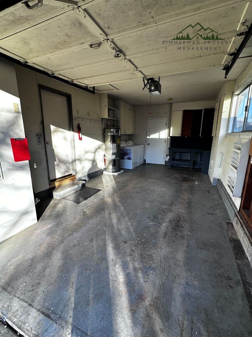 Springfield House: 1139 Custom Way