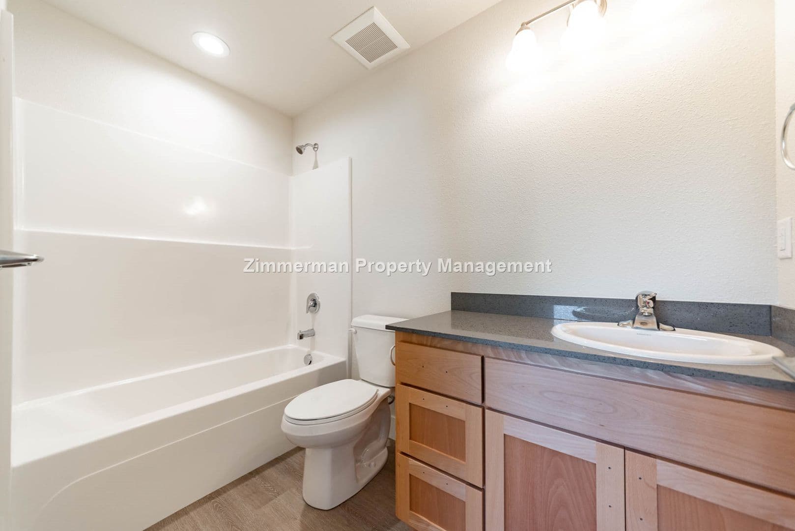 Eugene Apartment: 2603- 2605 Justine Lane