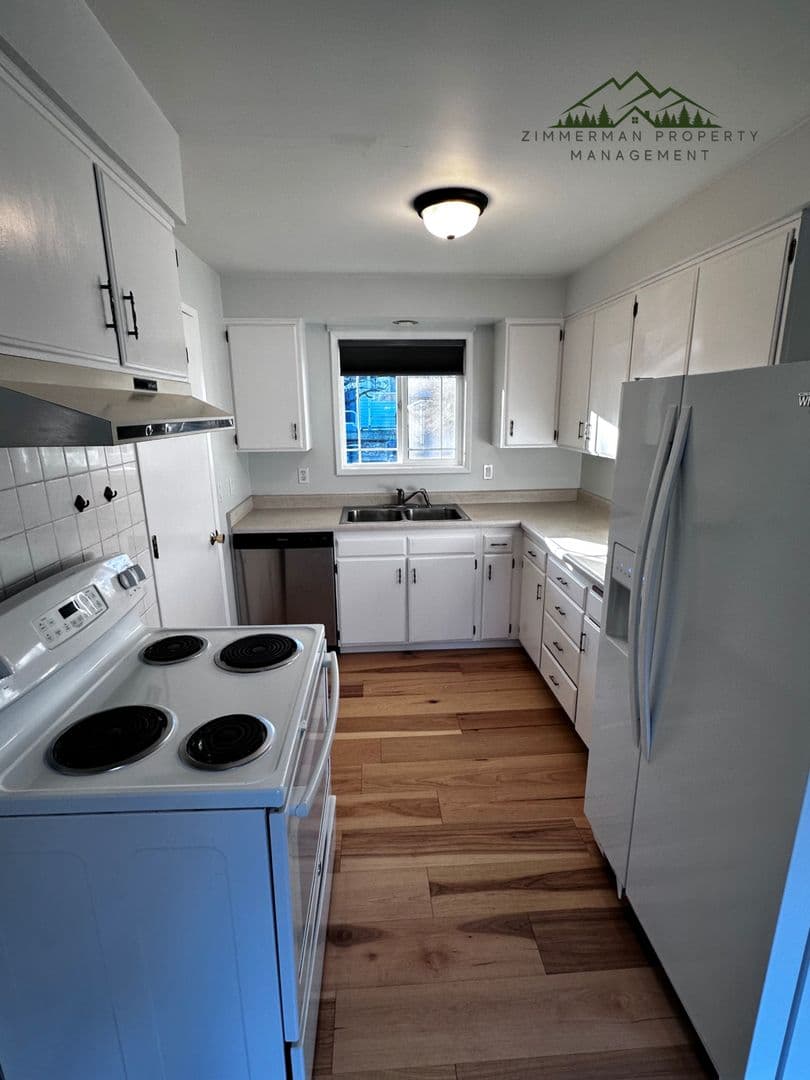 Springfield House: 1139 Custom Way